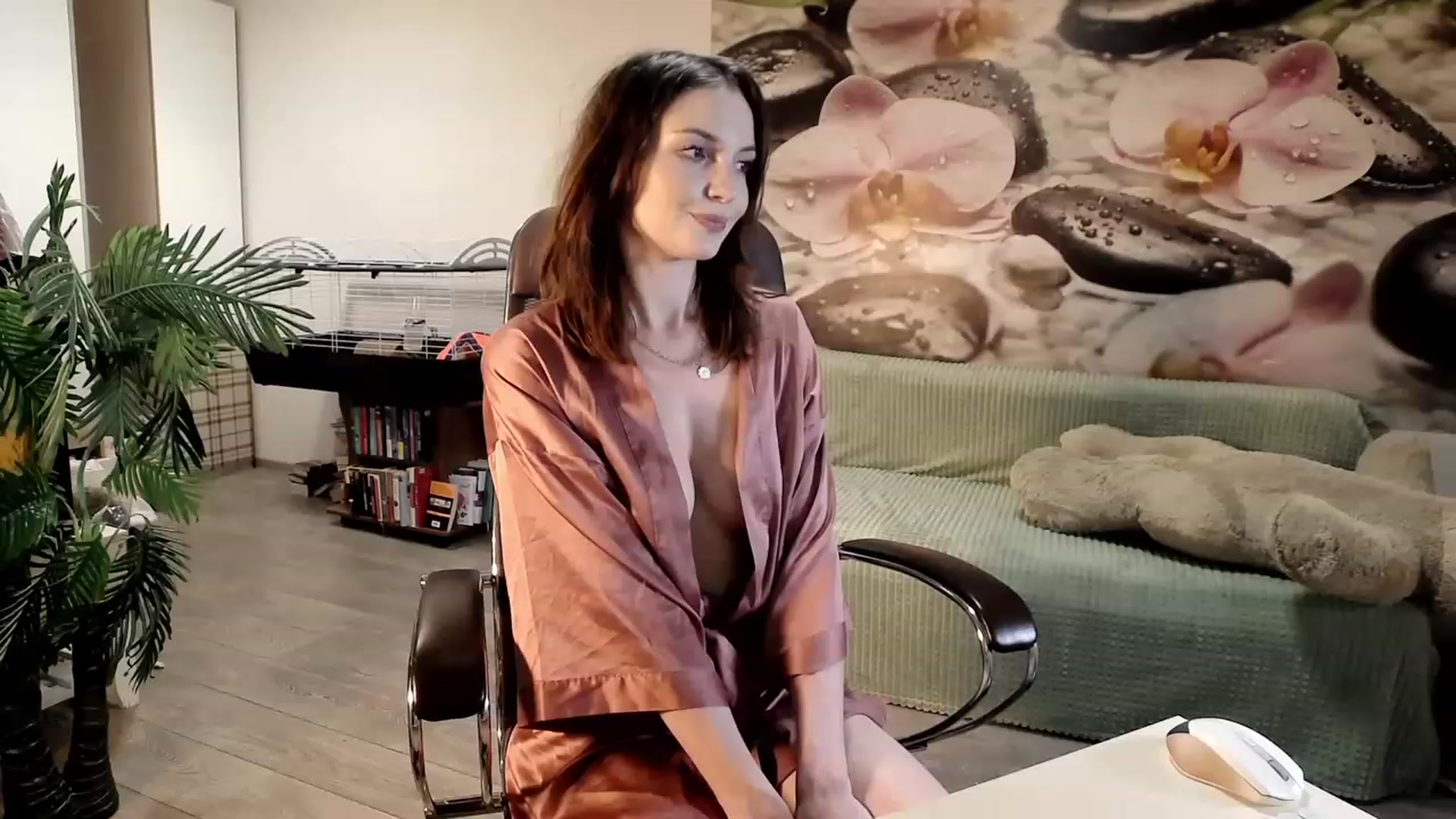 Gallery image thumbnail from HoneyIAmHome's myfreecams stream on, 10/29/2023, 08:32 image 11 of 20