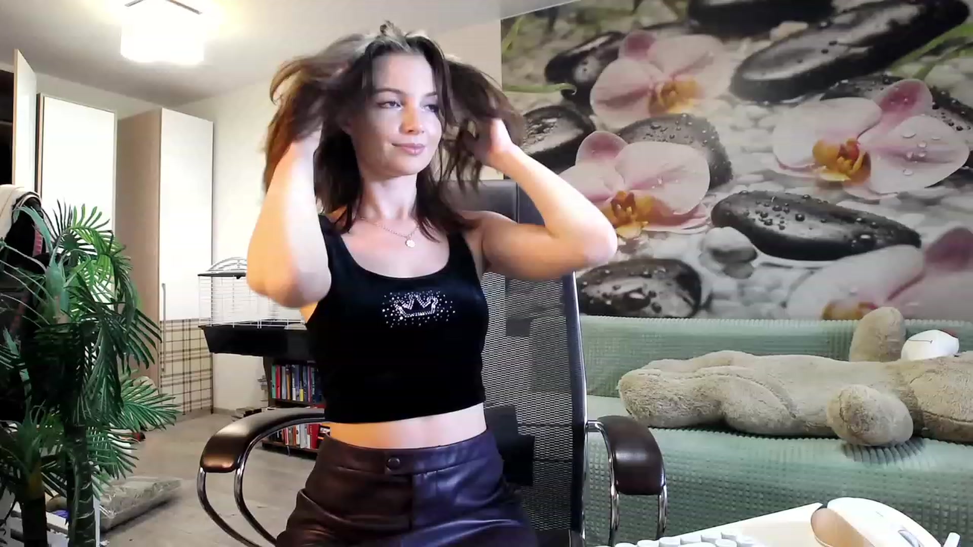 Gallery image thumbnail from HoneyIAmHome's myfreecams stream on, 10/30/2023, 05:24 image 14 of 20