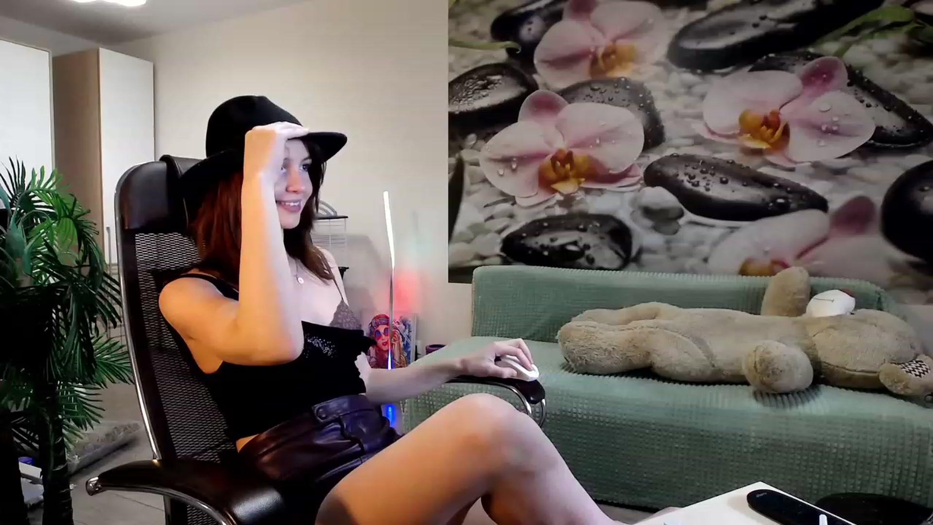 Gallery image thumbnail from HoneyIAmHome's myfreecams stream on, 10/30/2023, 08:13 image 2 of 20