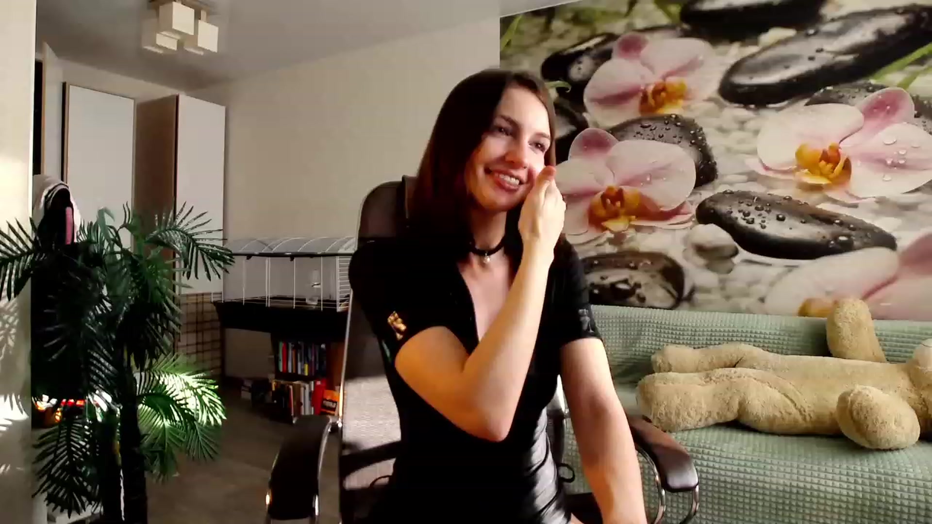 Gallery image thumbnail from HoneyIAmHome's myfreecams stream on, 11/01/2023, 06:55 image 16 of 20
