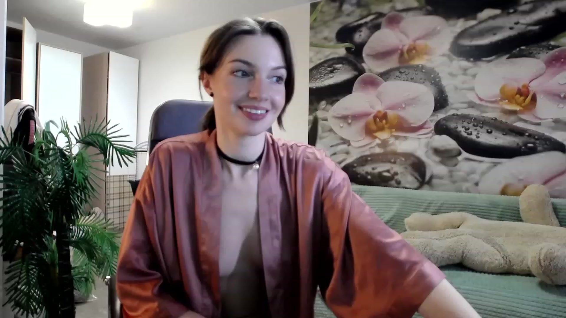 Gallery image thumbnail from HoneyIAmHome's myfreecams stream on, 11/01/2023, 08:15 image 8 of 20