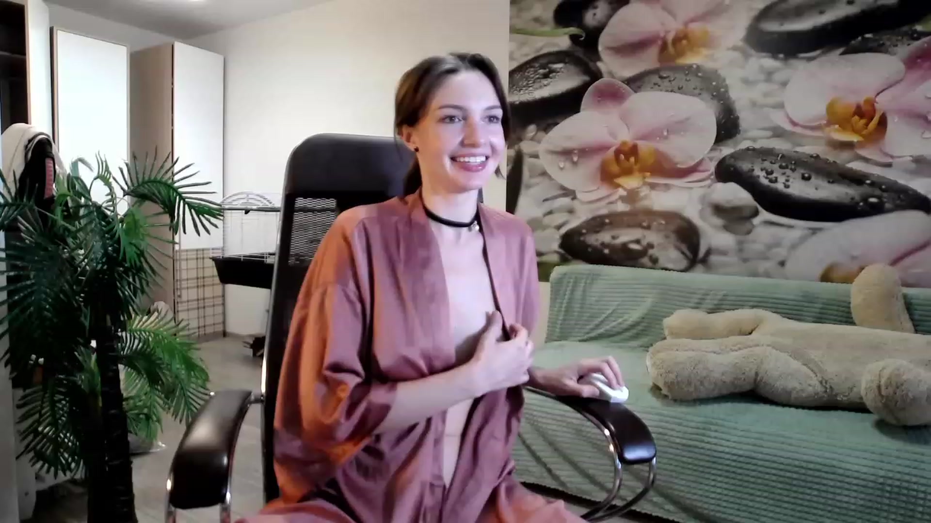Gallery image thumbnail from HoneyIAmHome's myfreecams stream on, 11/01/2023, 08:15 image 9 of 20