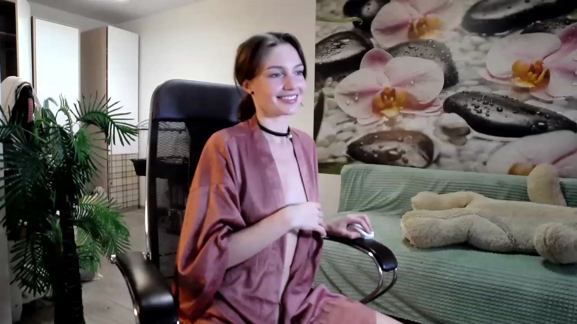 Gallery image thumbnail from HoneyIAmHome's myfreecams stream on, 11/01/2023, 08:15 image 10 of 20