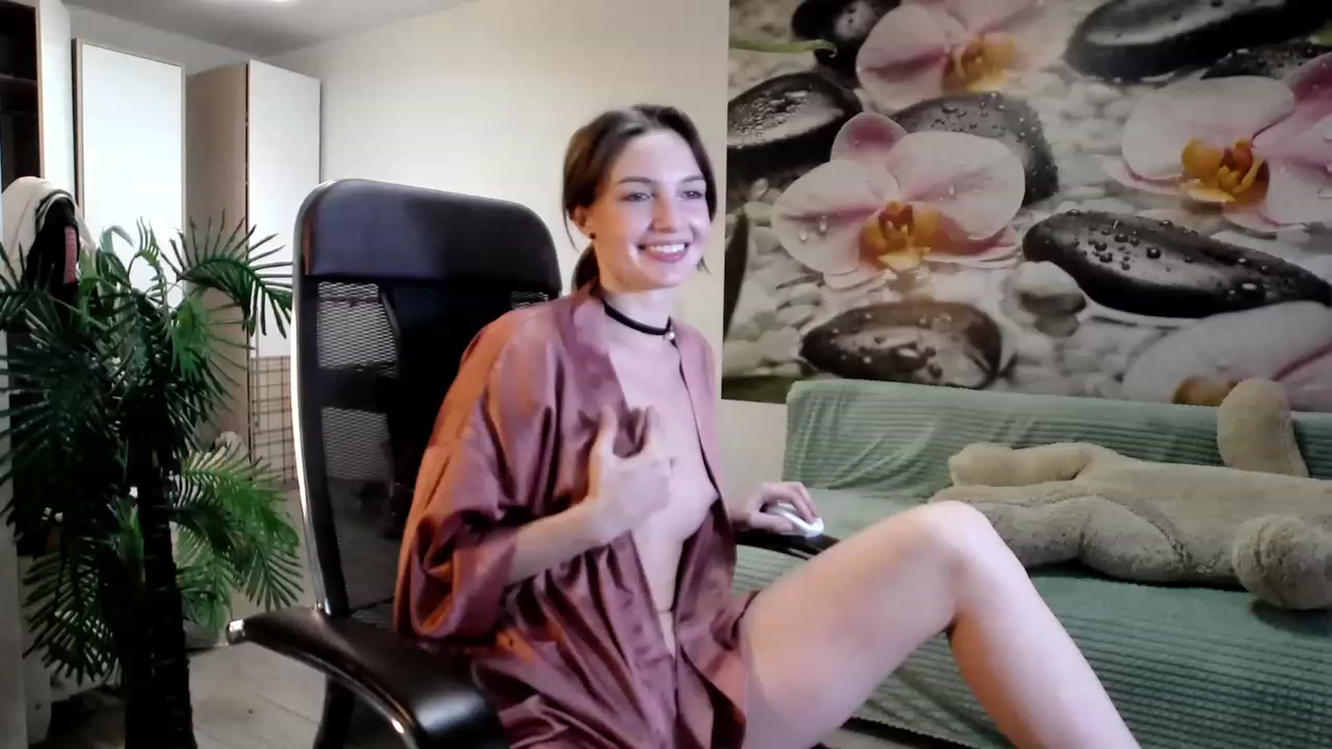 Gallery image thumbnail from HoneyIAmHome's myfreecams stream on, 11/01/2023, 08:15 image 11 of 20