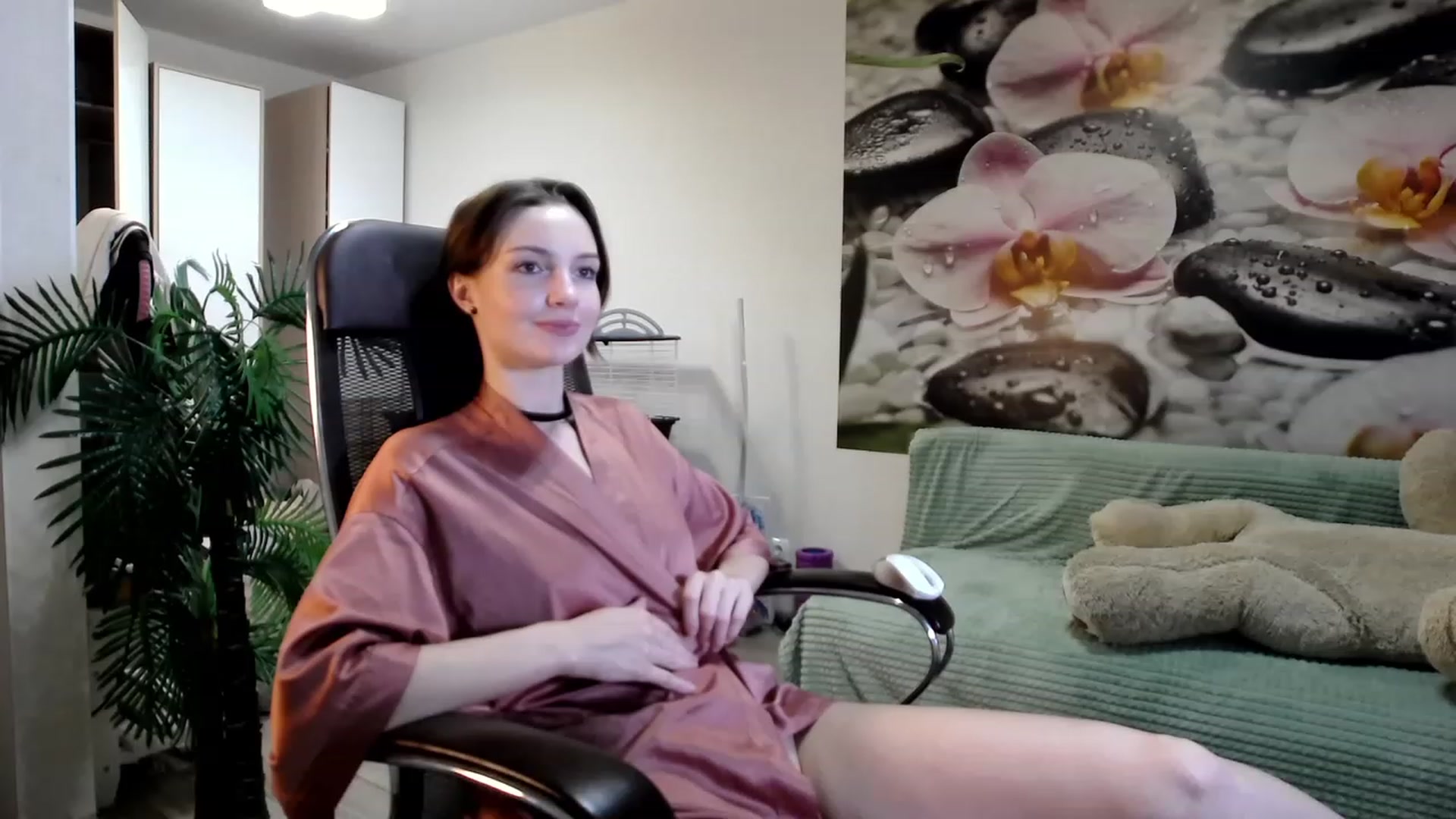 Gallery image thumbnail from HoneyIAmHome's myfreecams stream on, 11/01/2023, 08:15 image 14 of 20