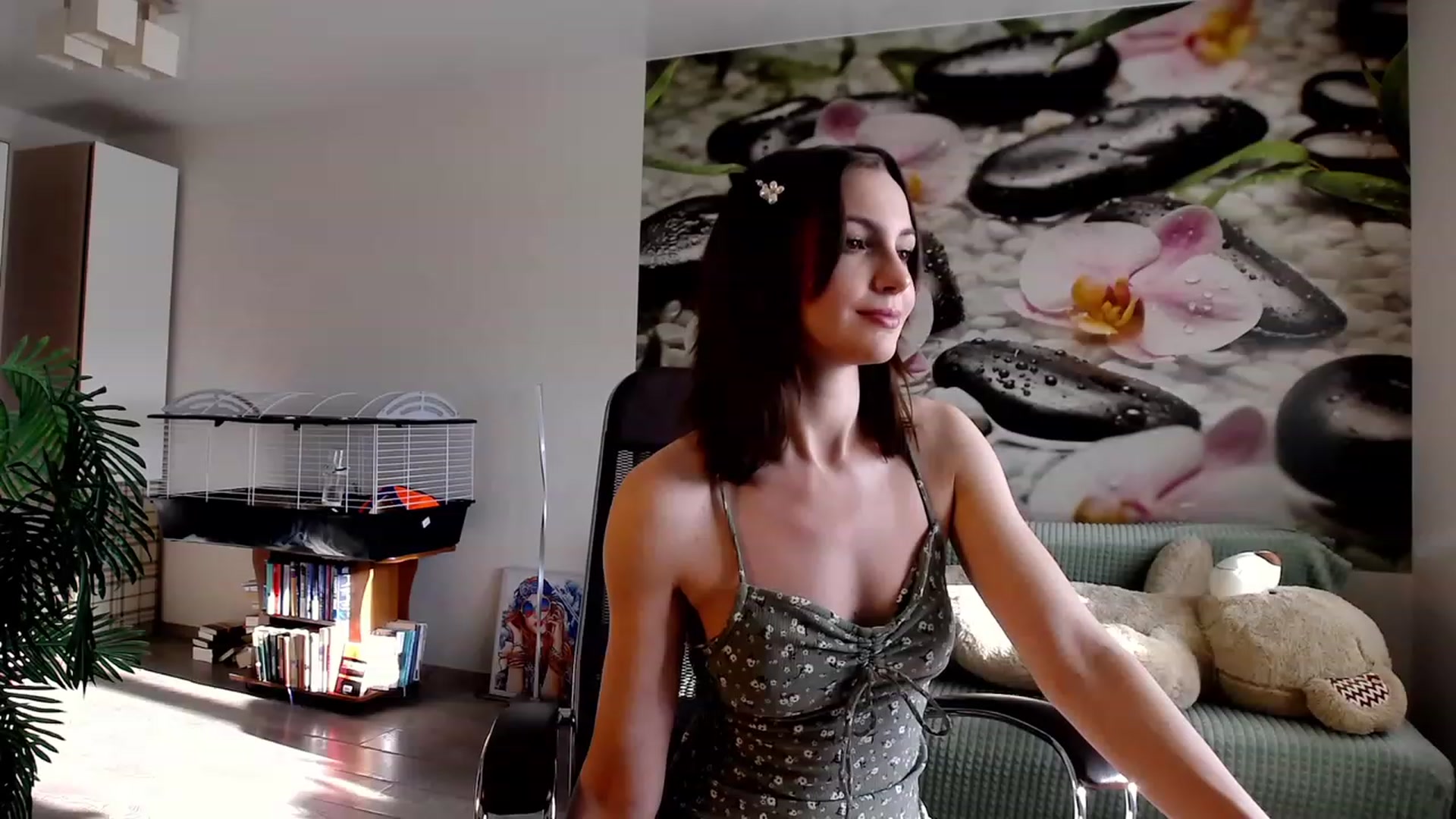 Gallery image thumbnail from HoneyIAmHome's myfreecams stream on, 11/04/2023, 06:05 image 11 of 20