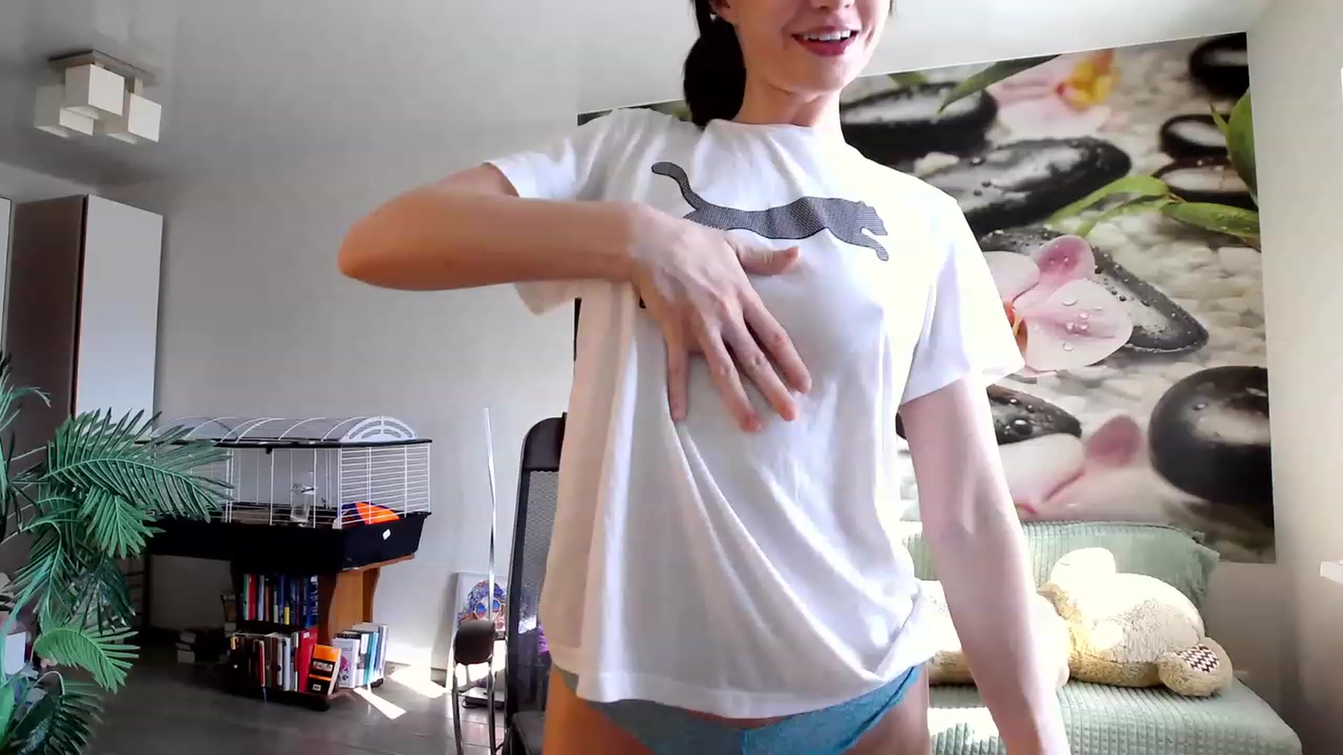 Gallery image thumbnail from HoneyIAmHome's myfreecams stream on, 11/05/2023, 04:53 image 5 of 20