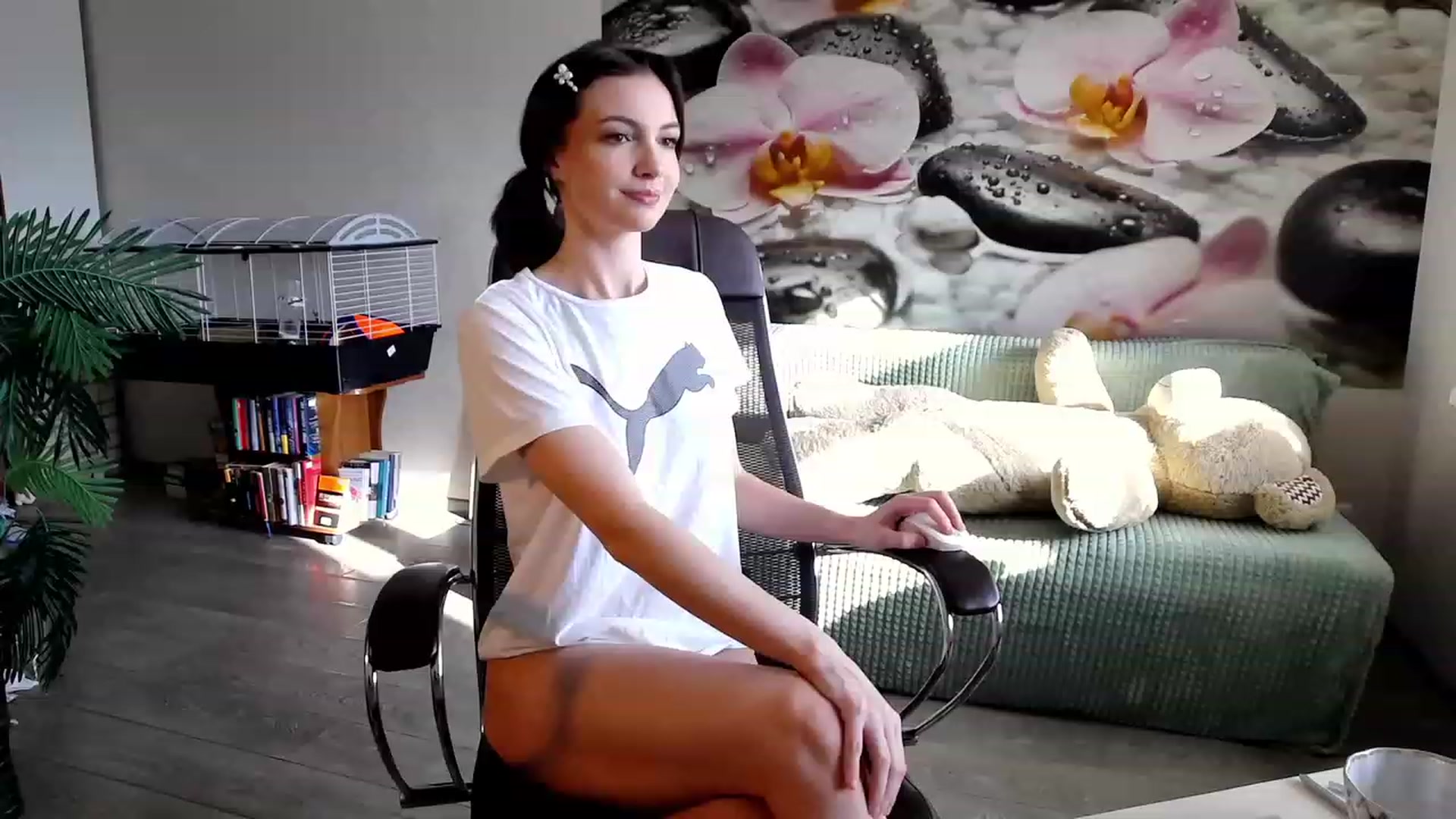 Gallery image thumbnail from HoneyIAmHome's myfreecams stream on, 11/05/2023, 04:53 image 8 of 20