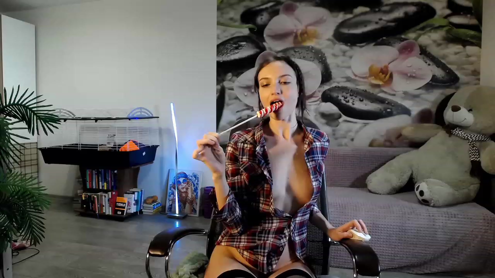 Gallery image thumbnail from HoneyIAmHome's myfreecams stream on, 11/11/2023, 08:08 image 3 of 20
