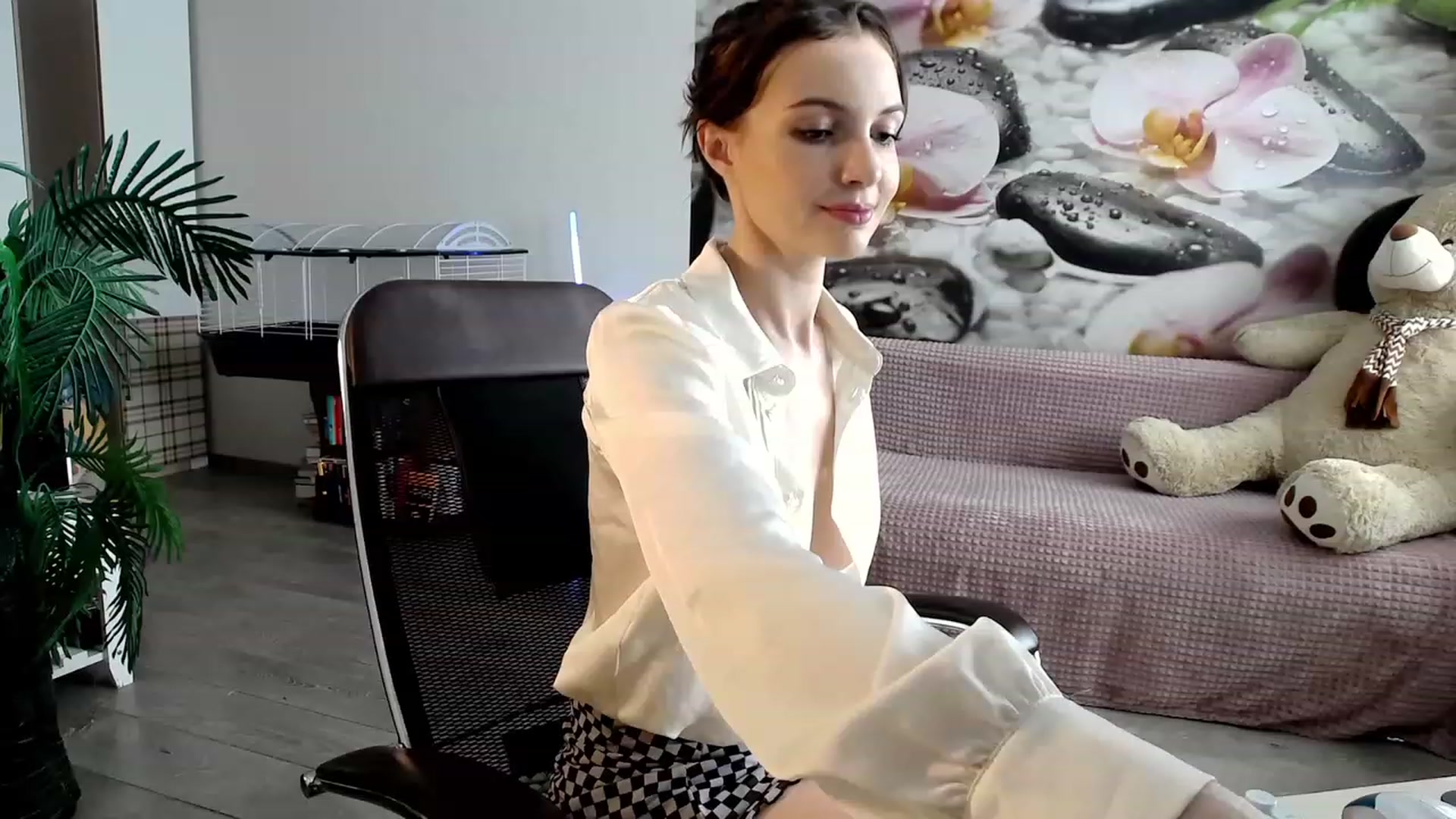 Gallery image thumbnail from HoneyIAmHome's myfreecams stream on, 11/12/2023, 08:16 image 1 of 20