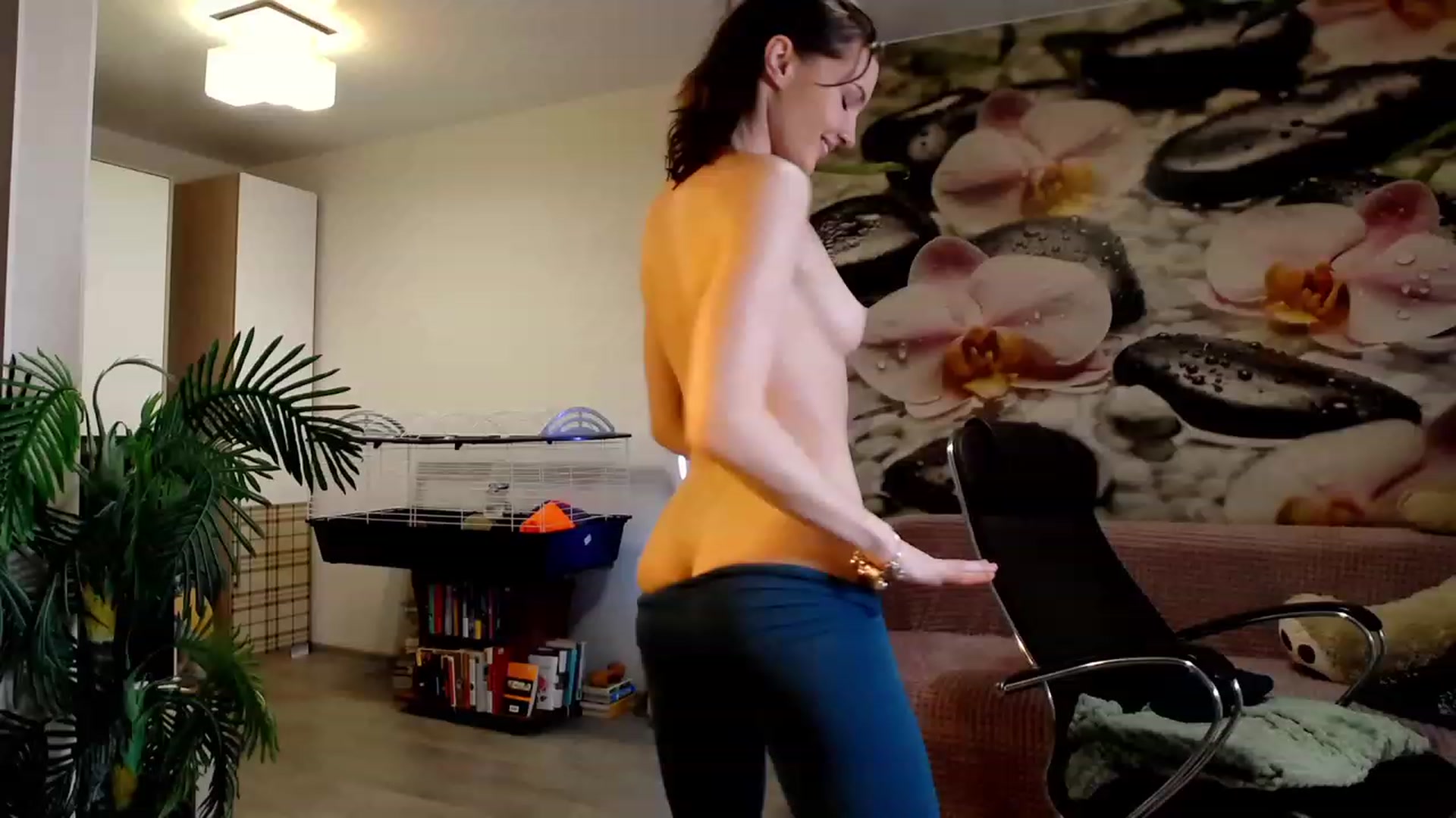 Gallery image thumbnail from HoneyIAmHome's myfreecams stream on, 11/12/2023, 08:16 image 13 of 20