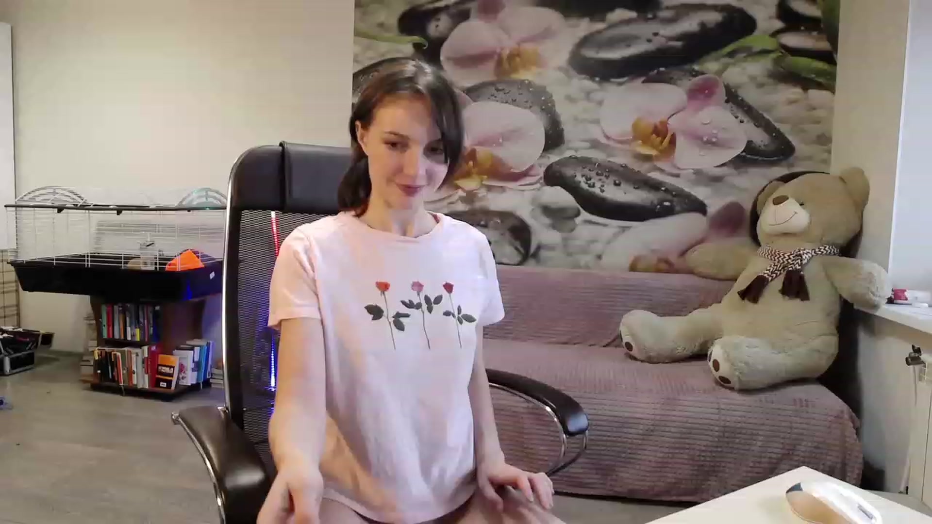 Gallery image thumbnail from HoneyIAmHome's myfreecams stream on, 11/19/2023, 06:14 image 10 of 20