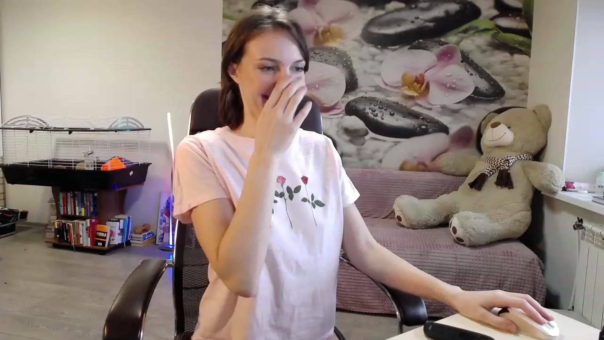 Gallery image thumbnail from HoneyIAmHome's myfreecams stream on, 11/19/2023, 06:14 image 7 of 20