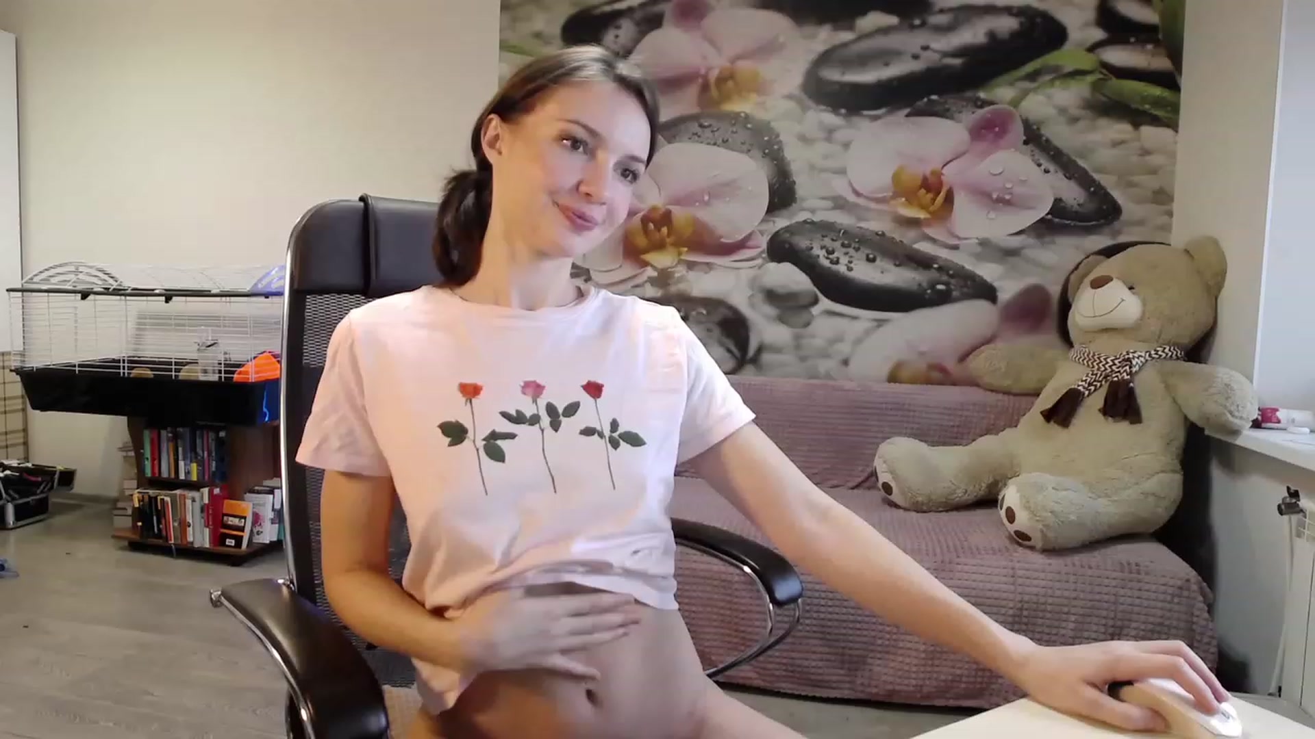Gallery image thumbnail from HoneyIAmHome's myfreecams stream on, 11/19/2023, 06:14 image 12 of 20