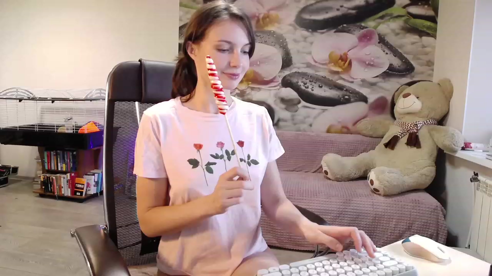 Gallery image thumbnail from HoneyIAmHome's myfreecams stream on, 11/19/2023, 06:14 image 20 of 20