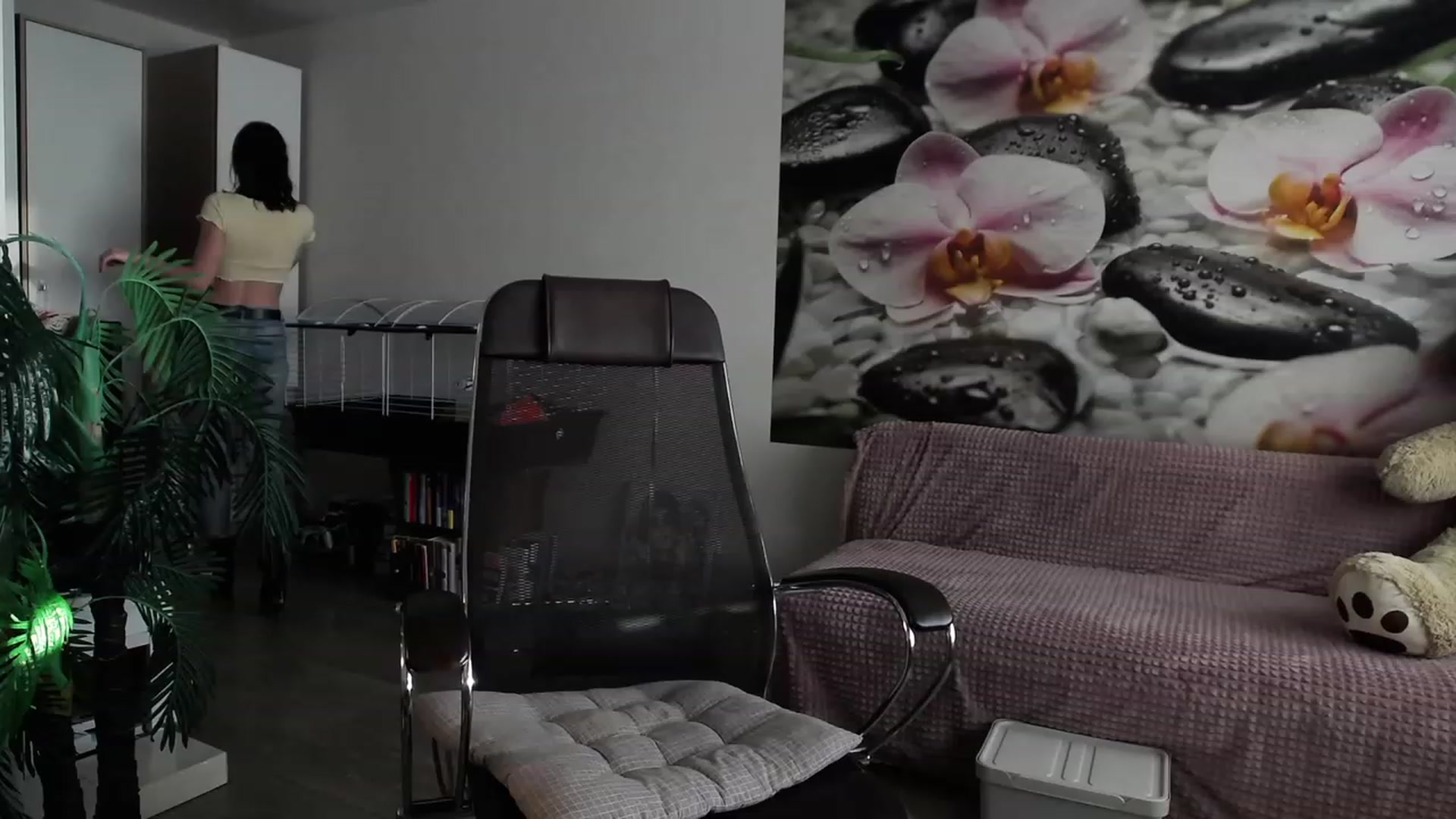 Gallery image thumbnail from HoneyIAmHome's myfreecams stream on, 11/20/2023, 07:50 image 13 of 20