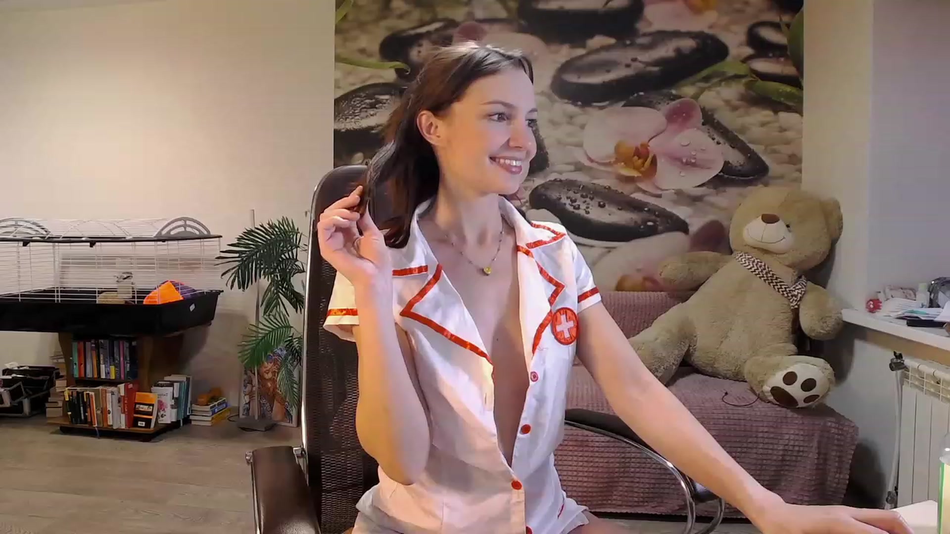 Gallery image thumbnail from HoneyIAmHome's myfreecams stream on, 11/23/2023, 07:47 image 17 of 20