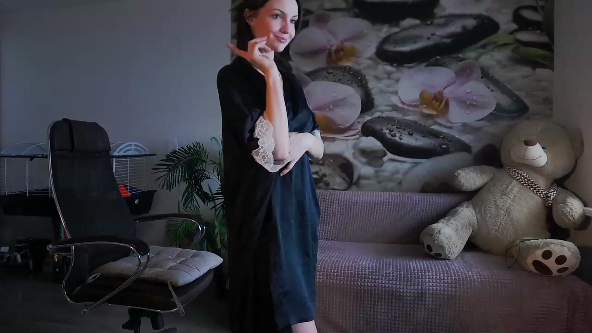 Gallery image thumbnail from HoneyIAmHome's myfreecams stream on, 11/23/2023, 07:47 image 4 of 20