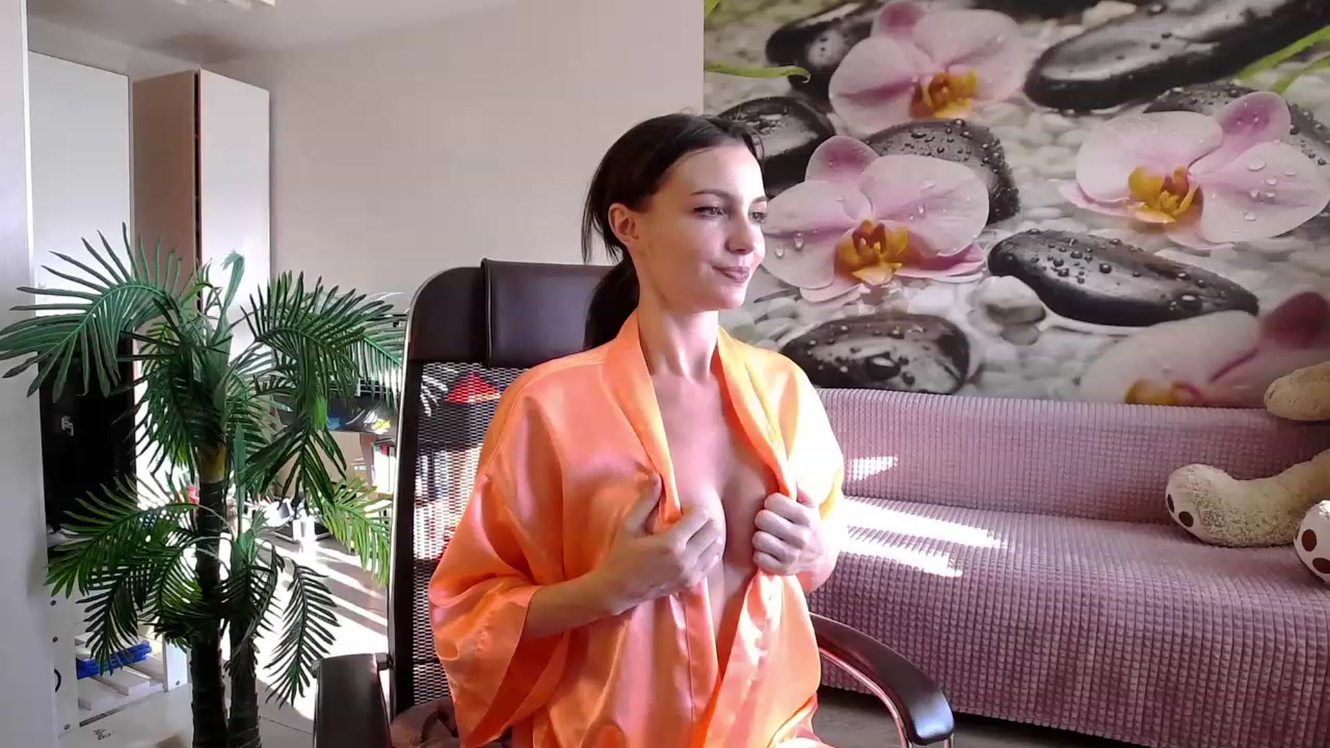 Gallery image thumbnail from HoneyIAmHome's myfreecams stream on, 11/25/2023, 06:19 image 4 of 20