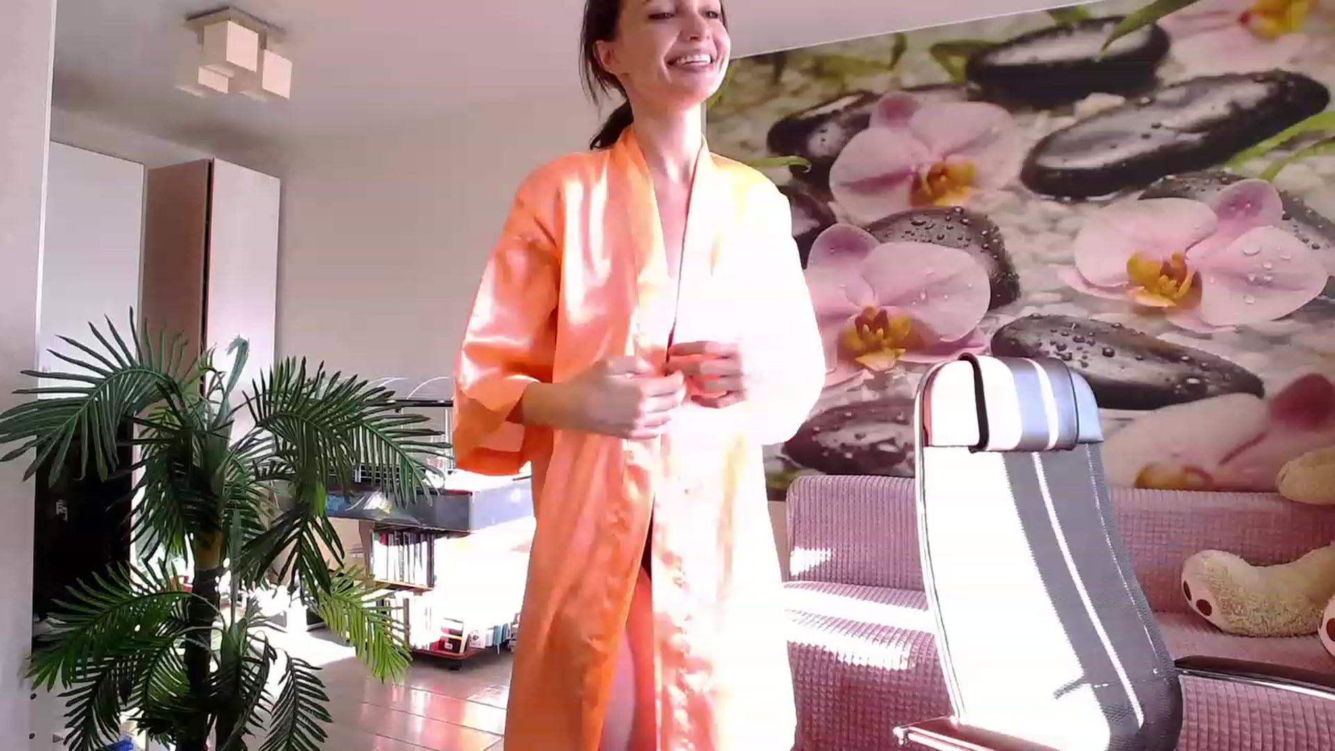 Gallery image thumbnail from HoneyIAmHome's myfreecams stream on, 11/25/2023, 06:19 image 6 of 20
