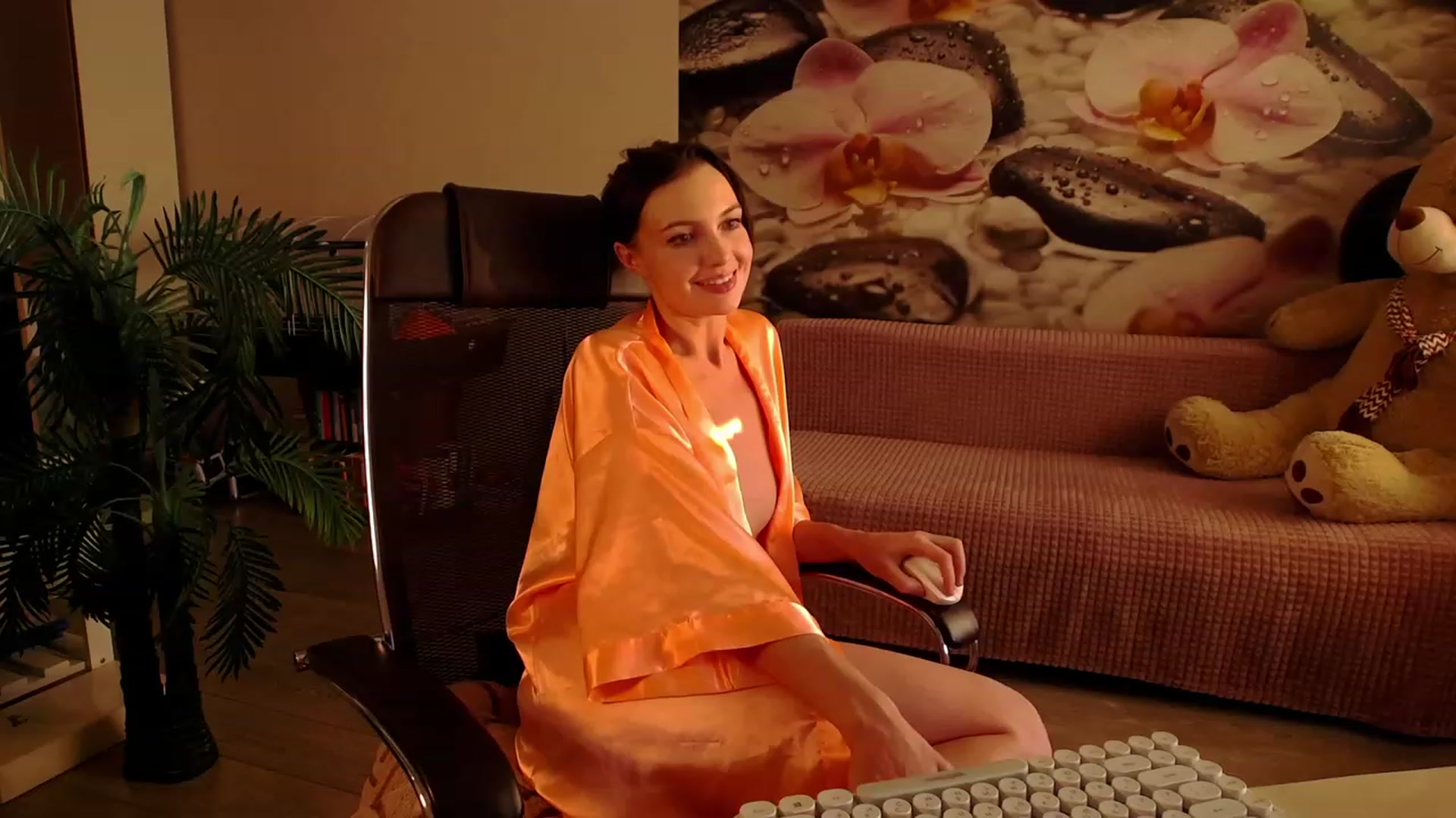 Gallery image thumbnail from HoneyIAmHome's myfreecams stream on, 11/25/2023, 06:52 image 18 of 20