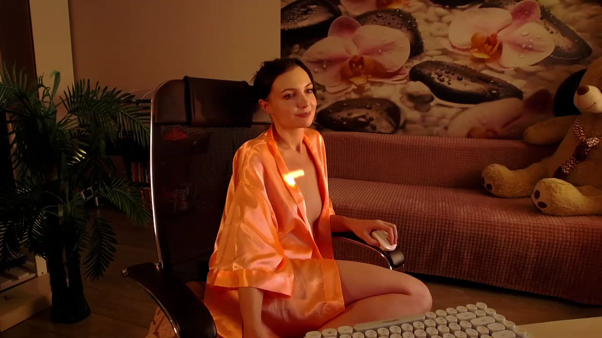 Gallery image thumbnail from HoneyIAmHome's myfreecams stream on, 11/25/2023, 06:52 image 20 of 20