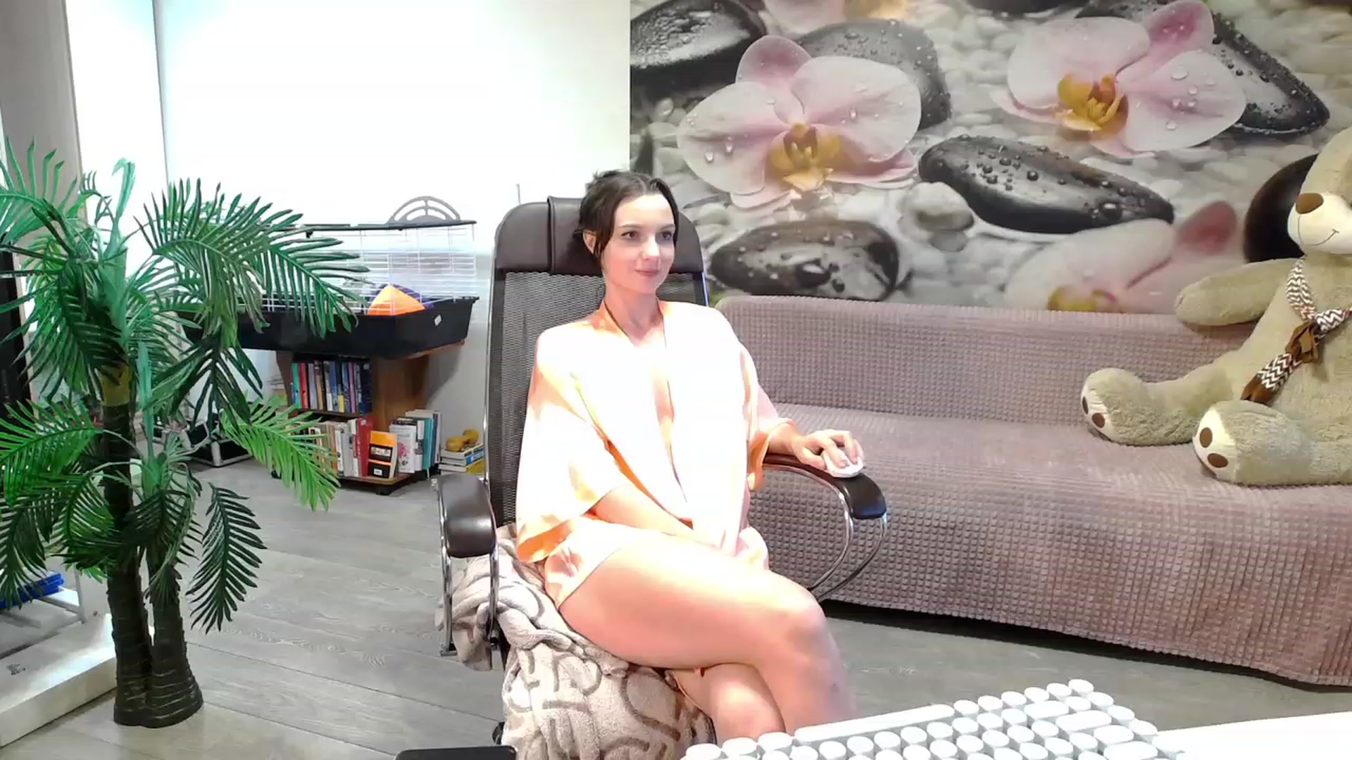Gallery image thumbnail from HoneyIAmHome's myfreecams stream on, 11/25/2023, 07:40 image 9 of 20