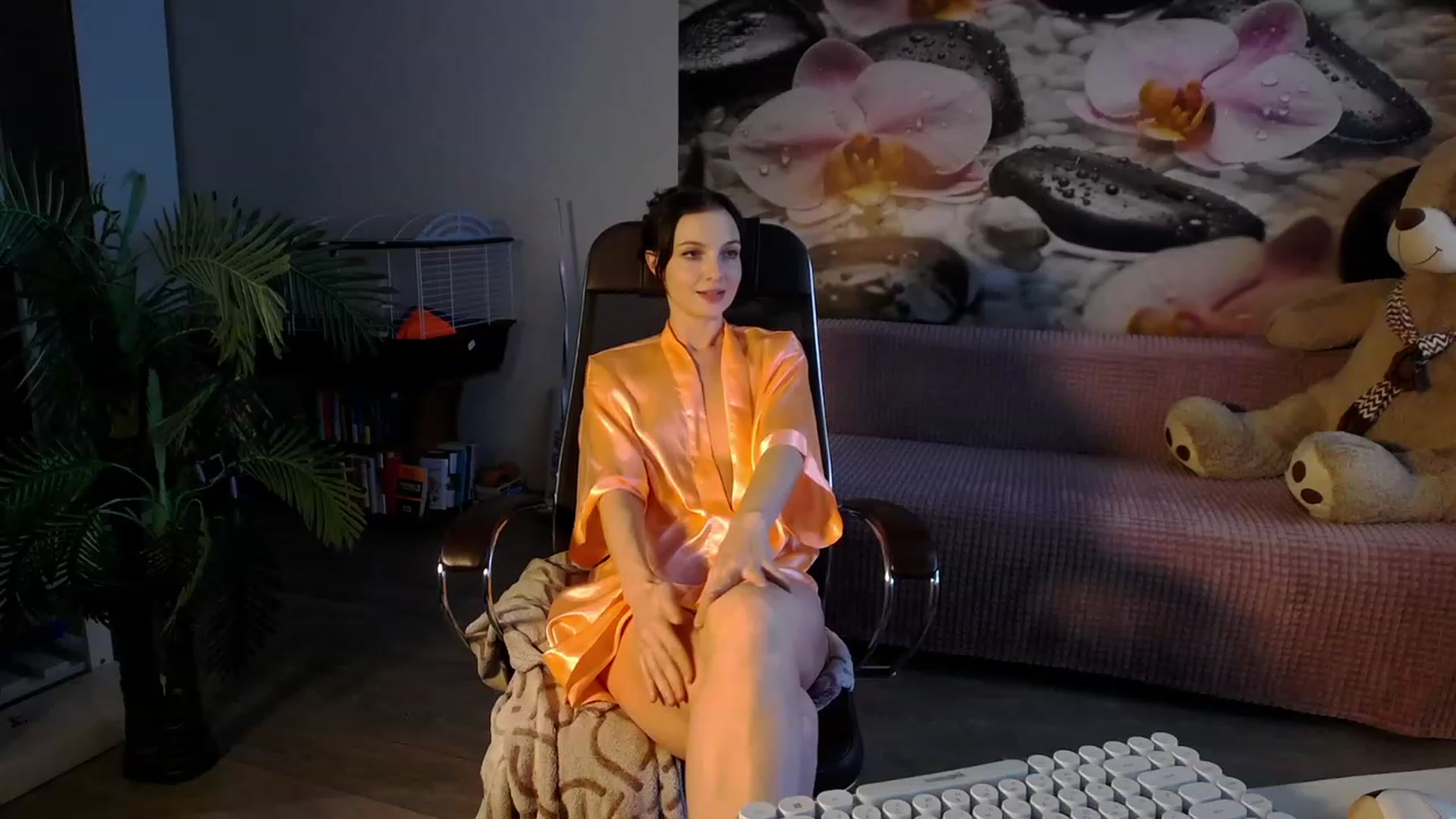 Gallery image thumbnail from HoneyIAmHome's myfreecams stream on, 11/25/2023, 07:40 image 6 of 20