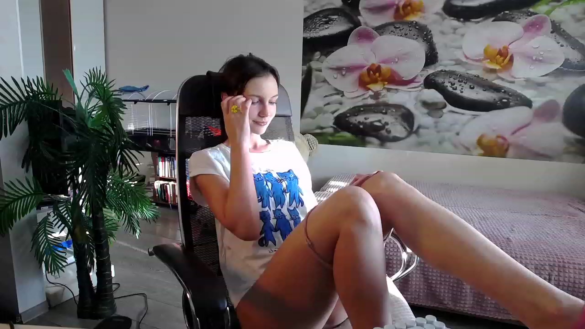 Gallery image thumbnail from HoneyIAmHome's myfreecams stream on, 11/29/2023, 05:50 image 7 of 20