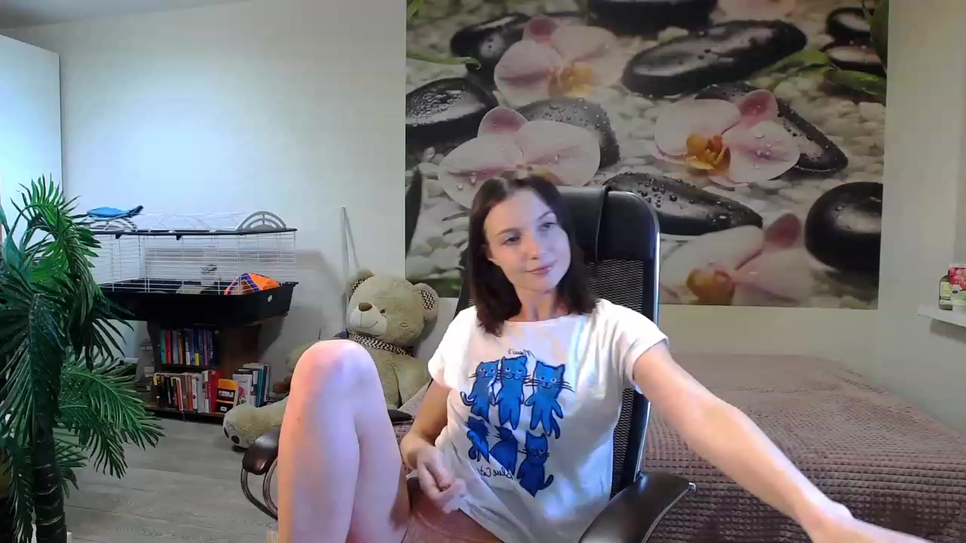 Gallery image thumbnail from HoneyIAmHome's myfreecams stream on, 11/29/2023, 08:27 image 4 of 20
