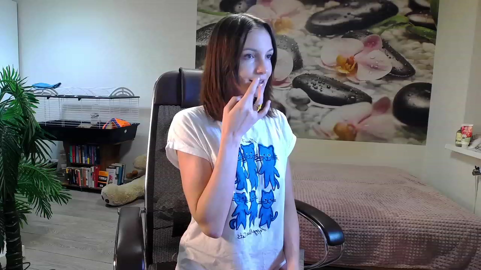 Gallery image thumbnail from HoneyIAmHome's myfreecams stream on, 11/29/2023, 08:27 image 1 of 20