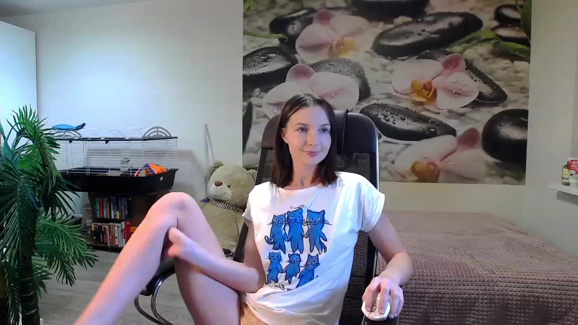 Gallery image thumbnail from HoneyIAmHome's myfreecams stream on, 11/29/2023, 08:27 image 3 of 20