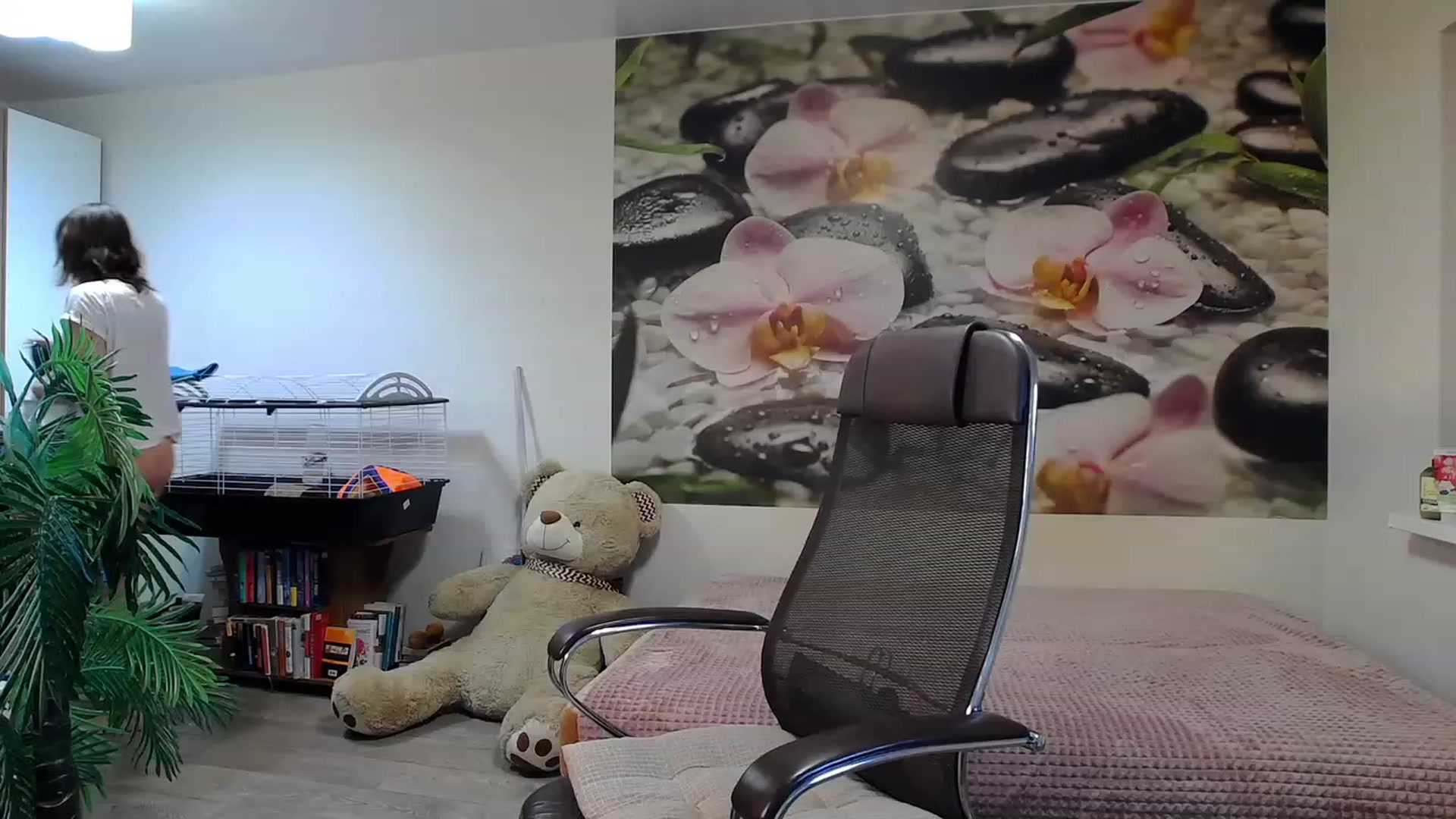 Gallery image thumbnail from HoneyIAmHome's myfreecams stream on, 11/29/2023, 08:27 image 16 of 20