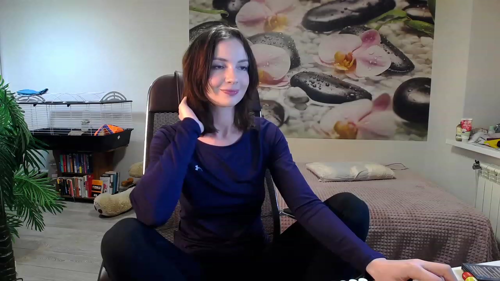 Gallery image thumbnail from HoneyIAmHome's myfreecams stream on, 11/29/2023, 14:00 image 5 of 20