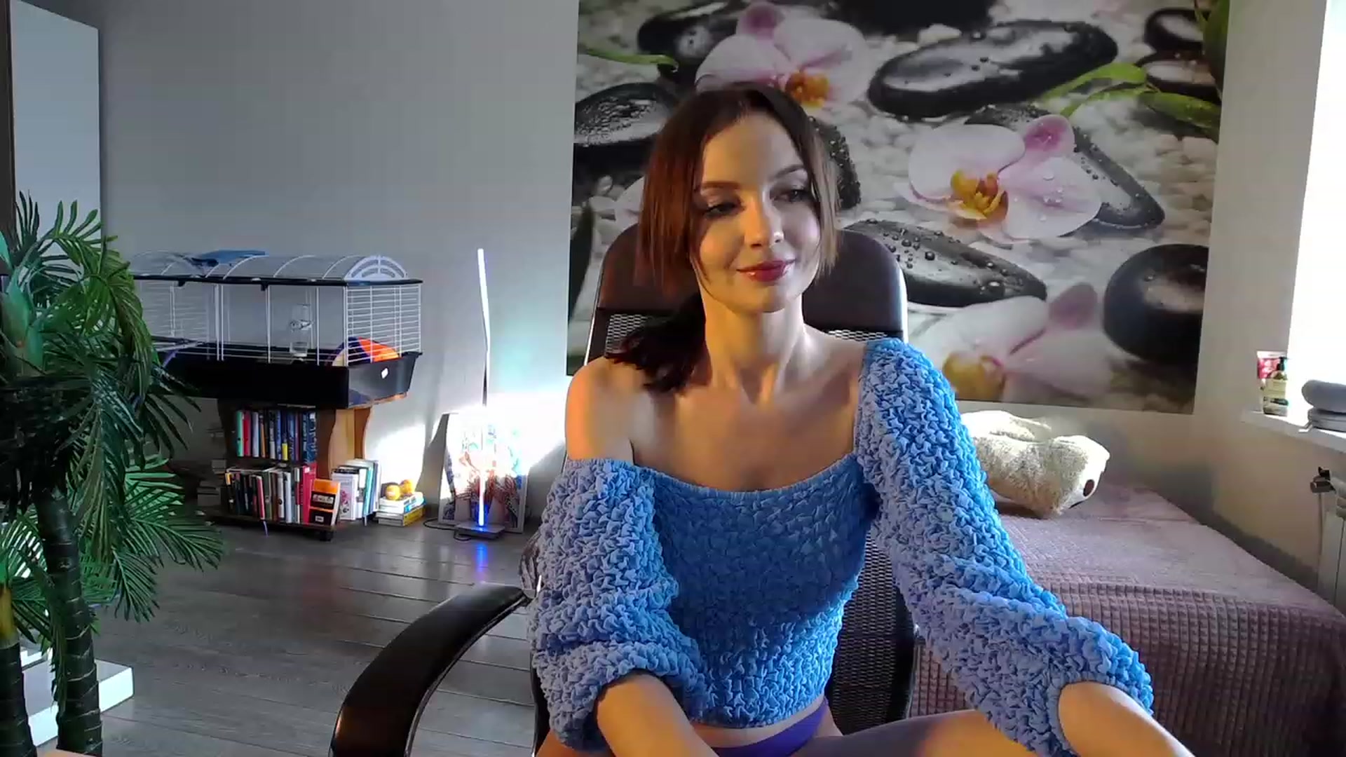 Gallery image thumbnail from HoneyIAmHome's myfreecams stream on, 12/02/2023, 04:32 image 7 of 20