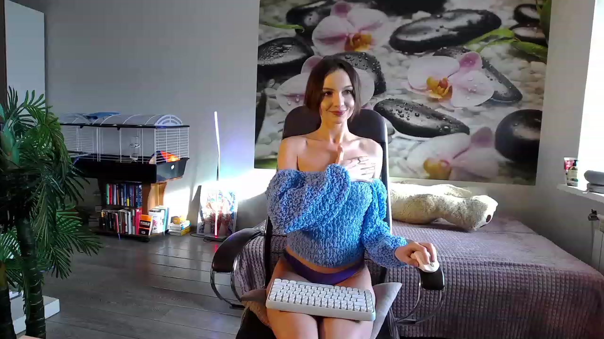 Gallery image thumbnail from HoneyIAmHome's myfreecams stream on, 12/02/2023, 04:32 image 14 of 20