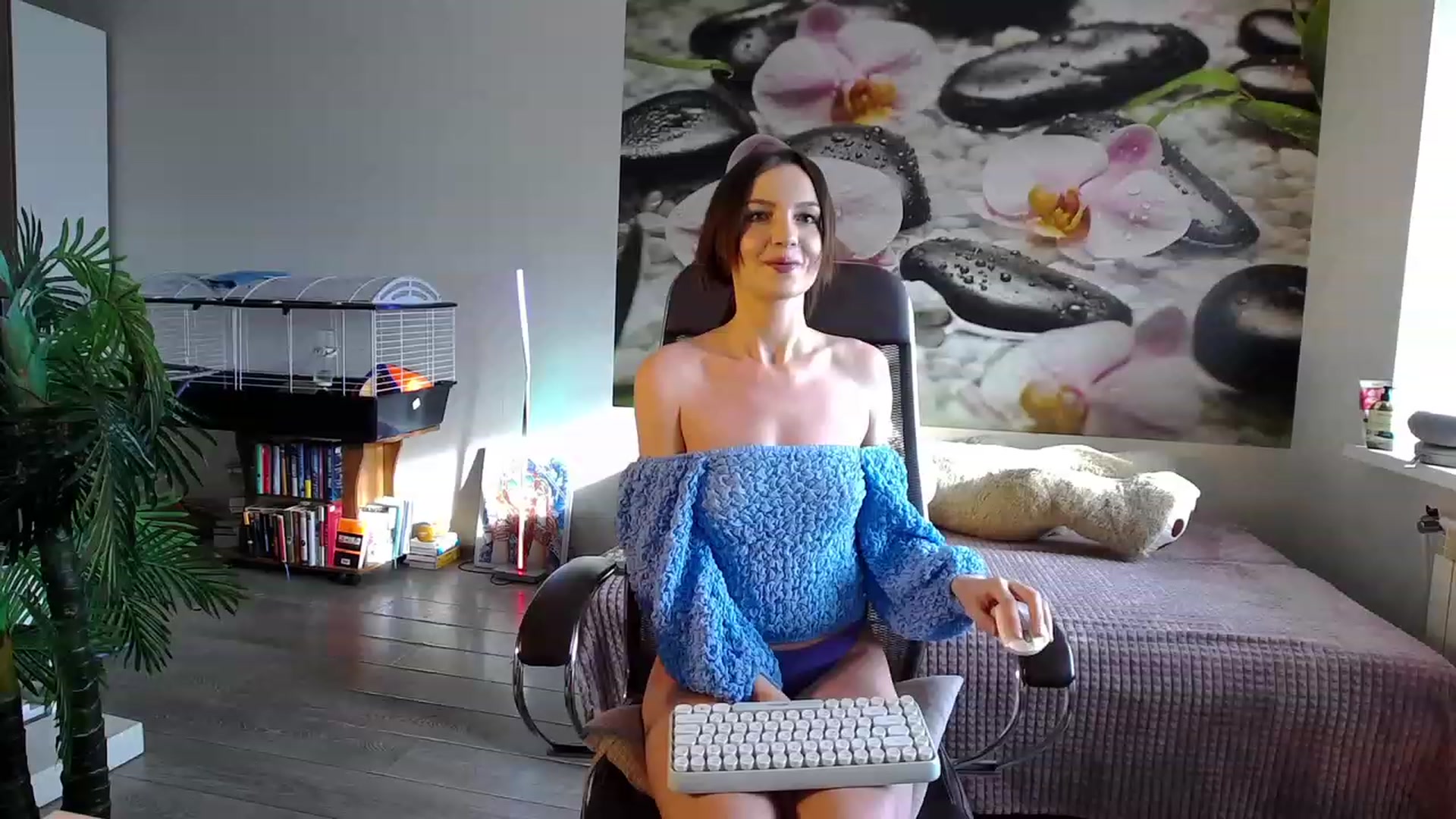 Gallery image thumbnail from HoneyIAmHome's myfreecams stream on, 12/02/2023, 04:32 image 18 of 20