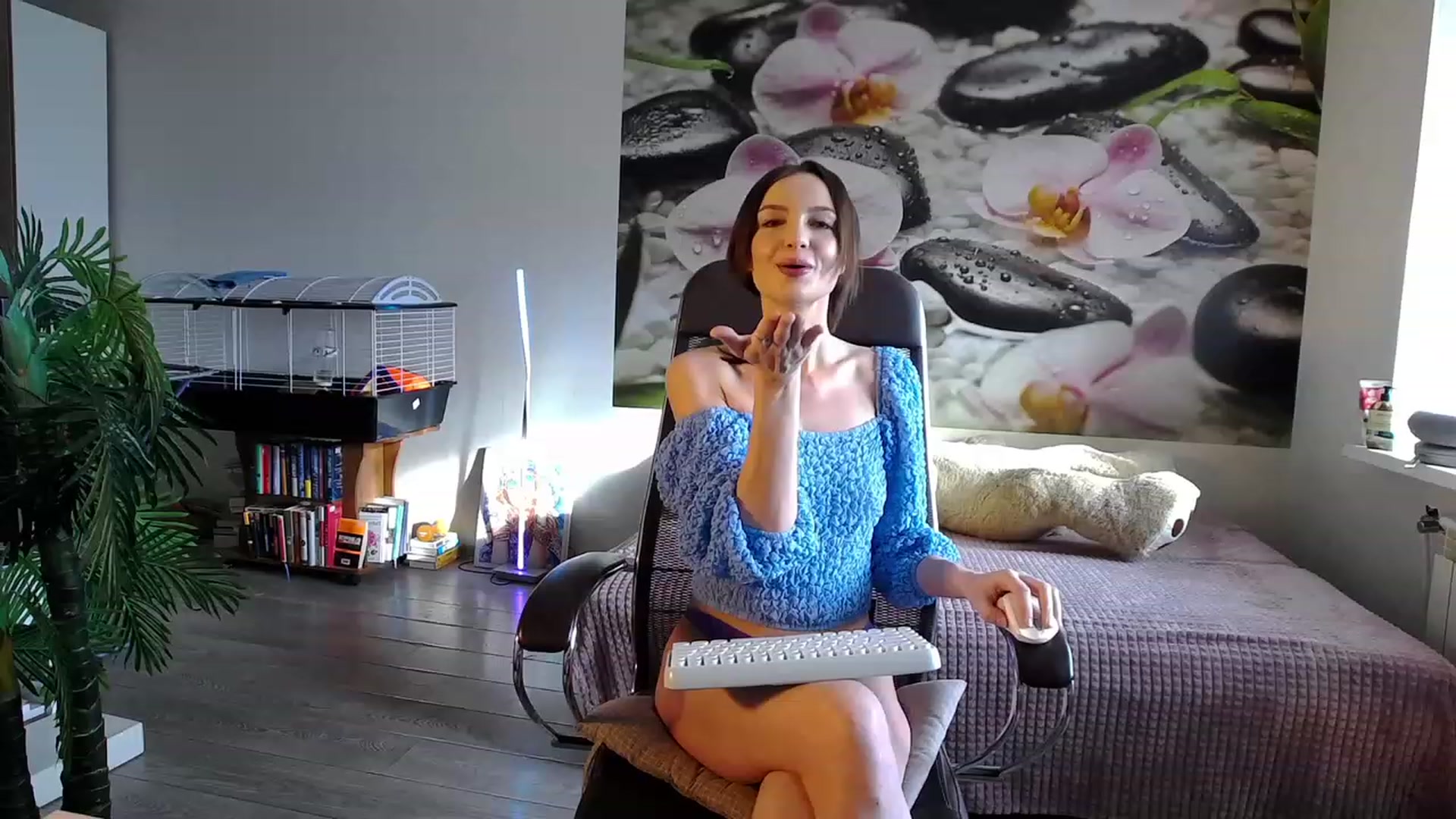 Gallery image thumbnail from HoneyIAmHome's myfreecams stream on, 12/02/2023, 04:32 image 10 of 20