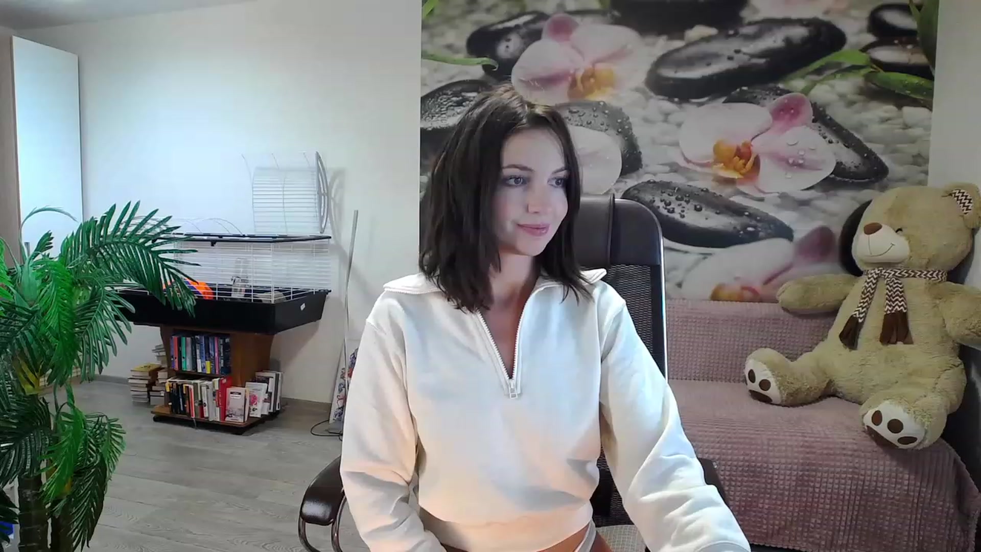 Gallery image thumbnail from HoneyIAmHome's myfreecams stream on, 01/21/2024, 08:35 image 19 of 20