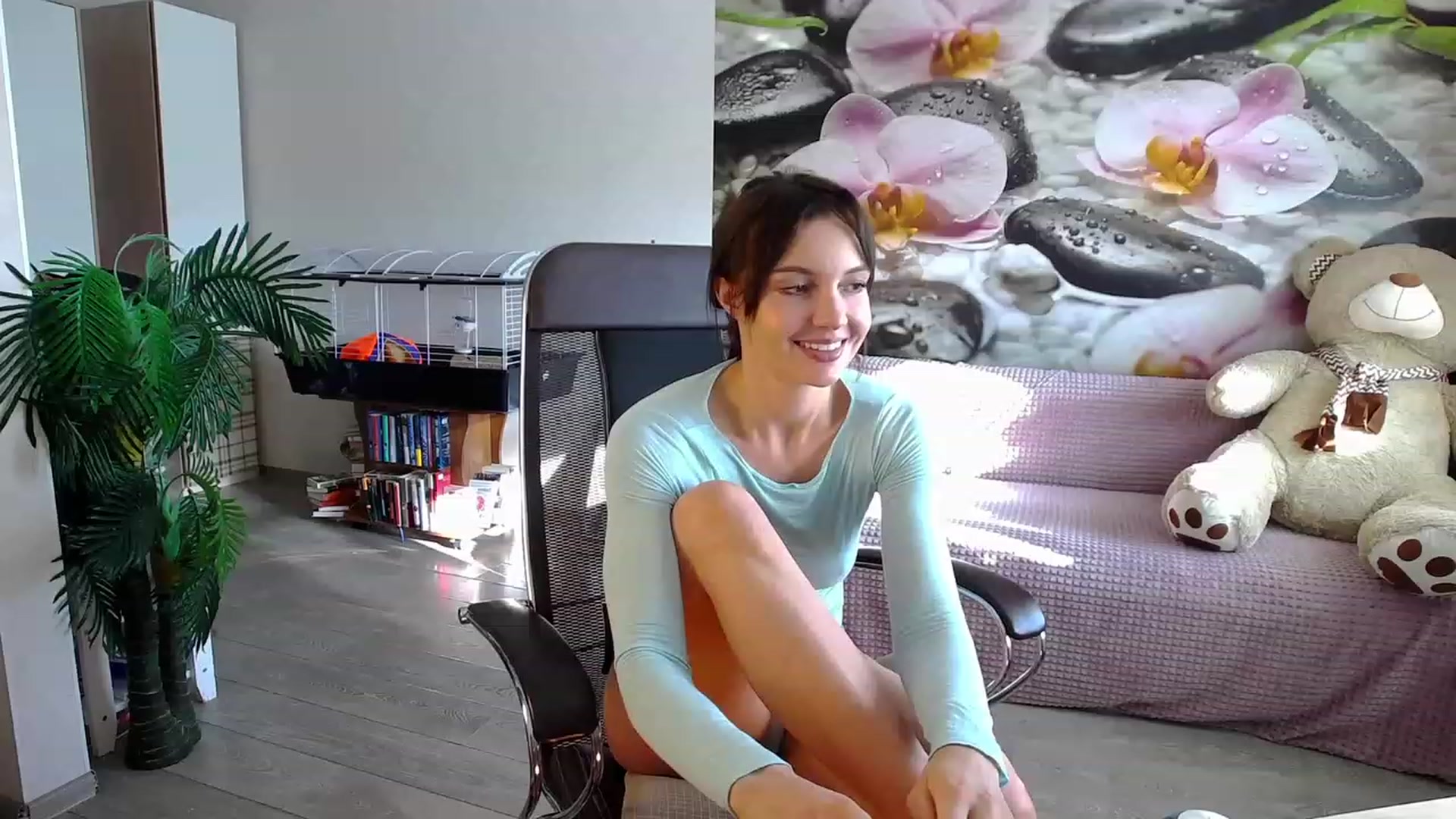 Gallery image thumbnail from HoneyIAmHome's myfreecams stream on, 01/27/2024, 06:12 image 4 of 20