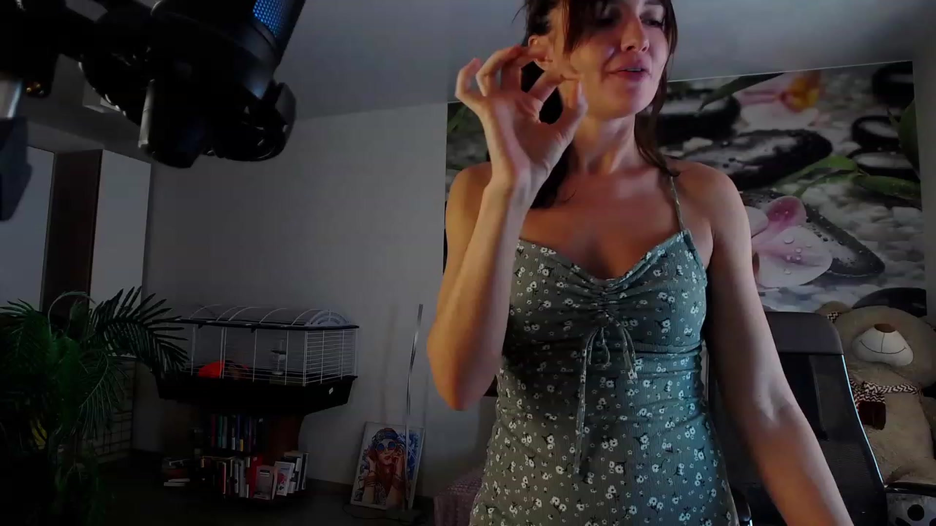 Gallery image thumbnail from HoneyIAmHome's myfreecams stream on, 01/27/2024, 08:11 image 12 of 20