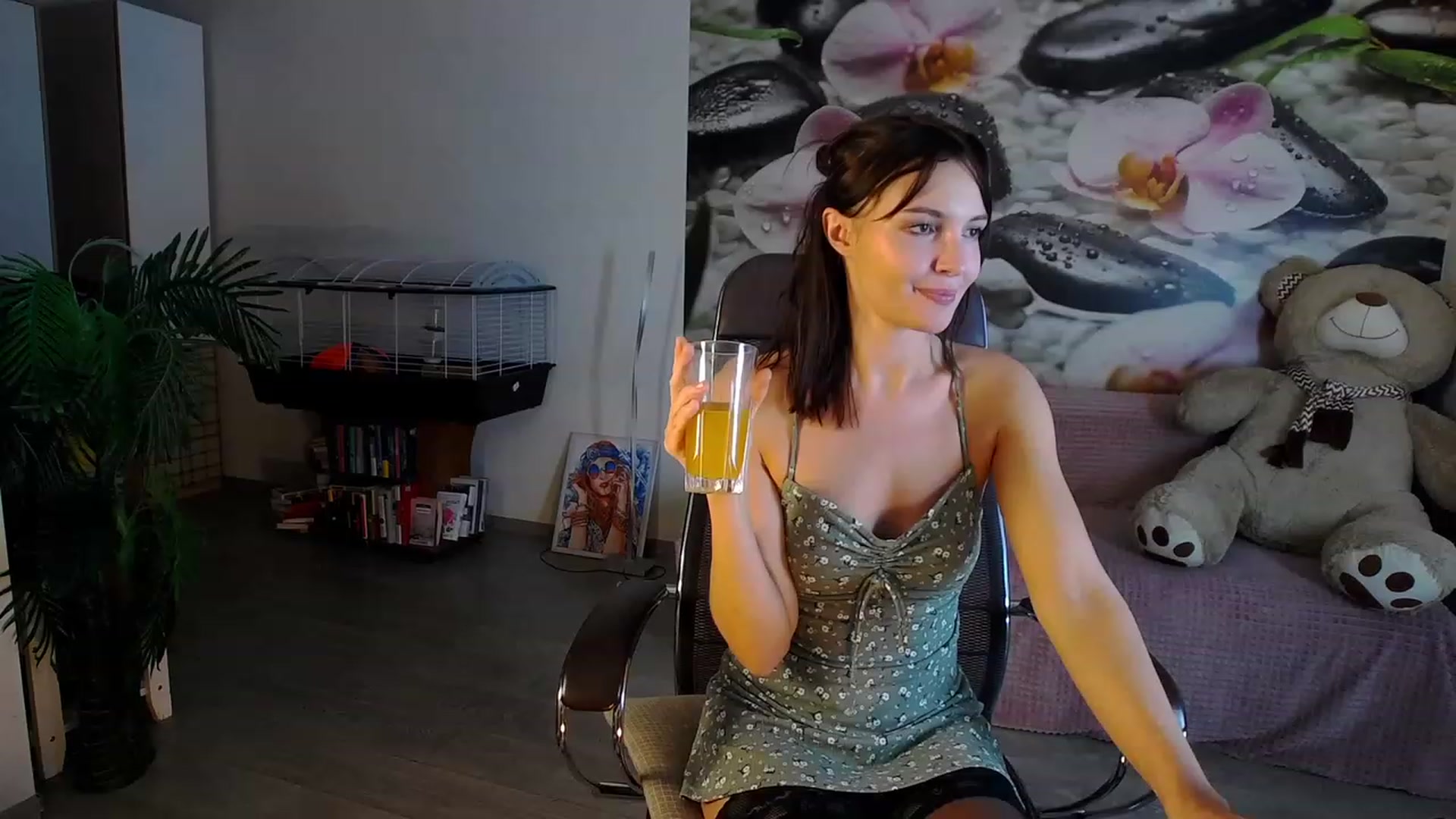 Gallery image thumbnail from HoneyIAmHome's myfreecams stream on, 01/27/2024, 08:11 image 15 of 20