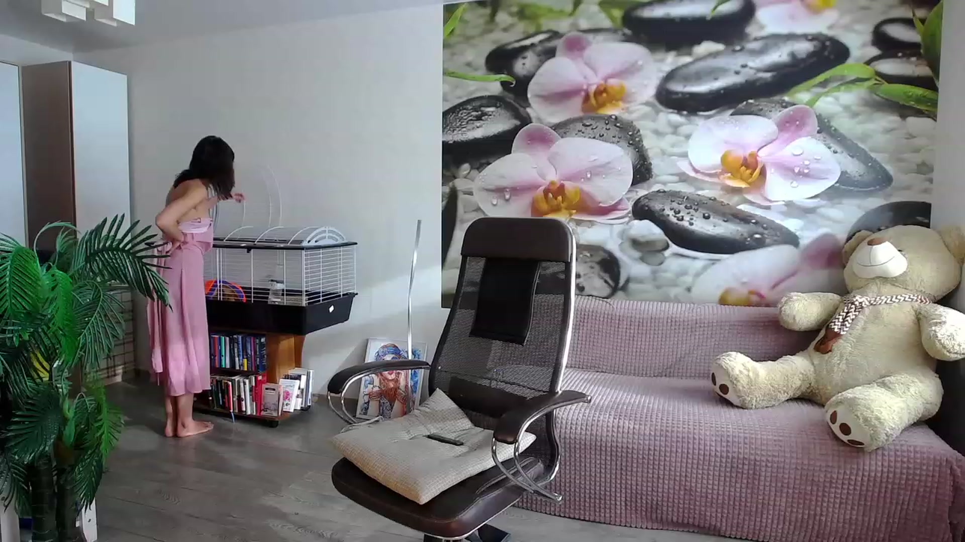 Gallery image thumbnail from HoneyIAmHome's myfreecams stream on, 01/28/2024, 05:37 image 15 of 20