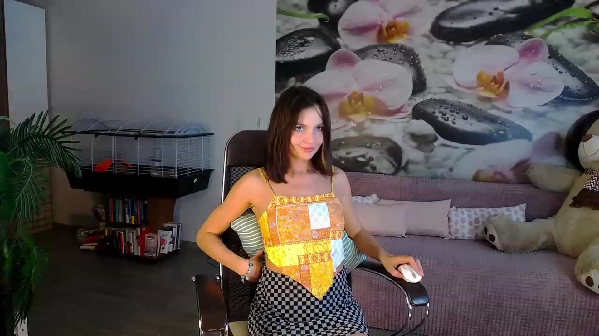 Gallery image thumbnail from HoneyIAmHome's myfreecams stream on, 01/29/2024, 07:34 image 9 of 20