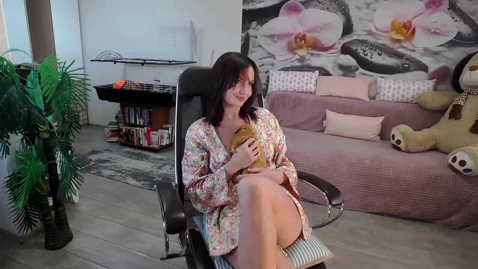 Gallery image thumbnail from HoneyIAmHome's myfreecams stream on, 02/03/2024, 08:07 image 12 of 20