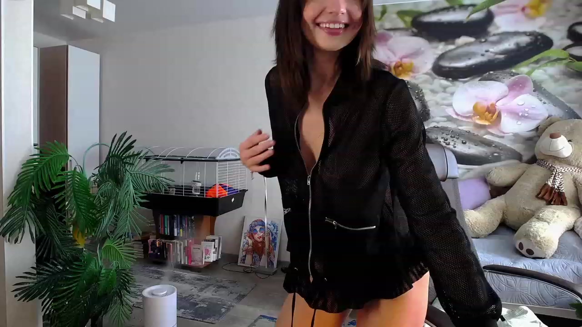 Gallery image thumbnail from HoneyIAmHome's myfreecams stream on, 02/17/2024, 06:35 image 3 of 20