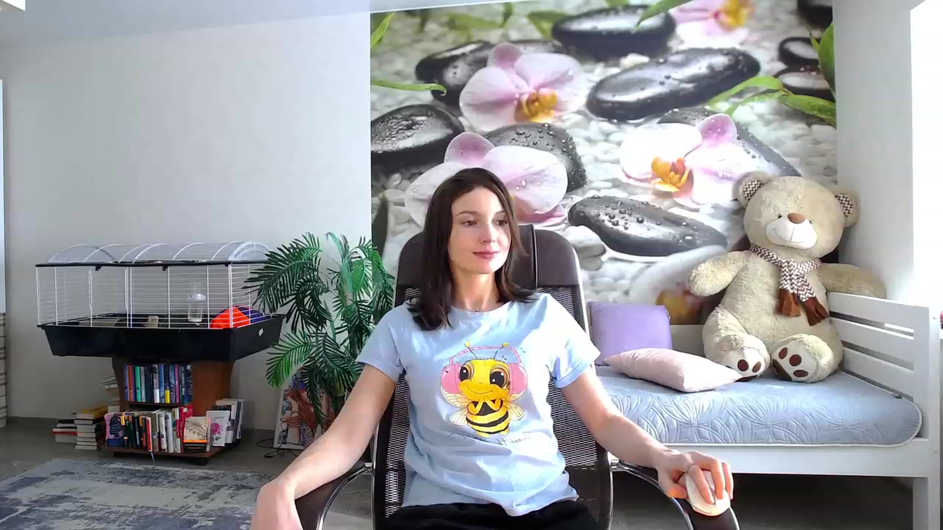 Gallery image thumbnail from HoneyIAmHome's myfreecams stream on, 02/26/2024, 06:55 image 2 of 20