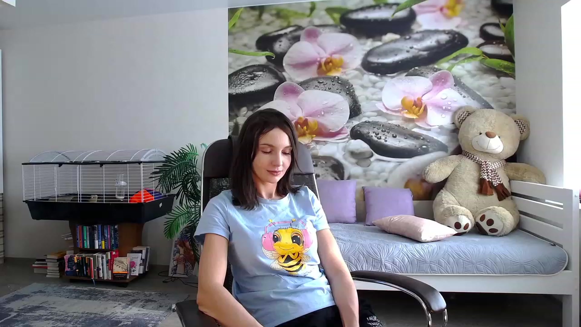 Gallery image thumbnail from HoneyIAmHome's myfreecams stream on, 02/26/2024, 06:55 image 4 of 20