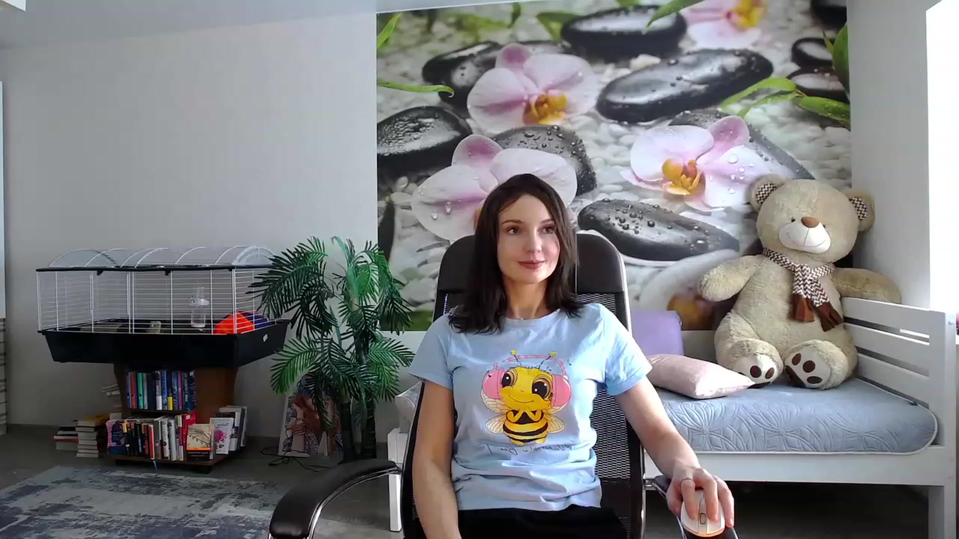 Gallery image thumbnail from HoneyIAmHome's myfreecams stream on, 02/26/2024, 06:55 image 3 of 20