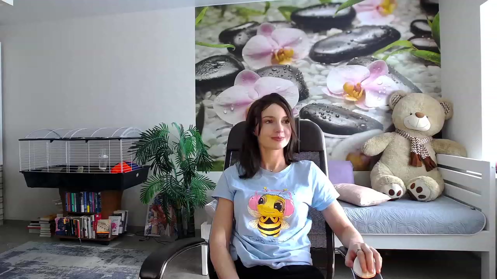 Gallery image thumbnail from HoneyIAmHome's myfreecams stream on, 02/26/2024, 06:55 image 5 of 20